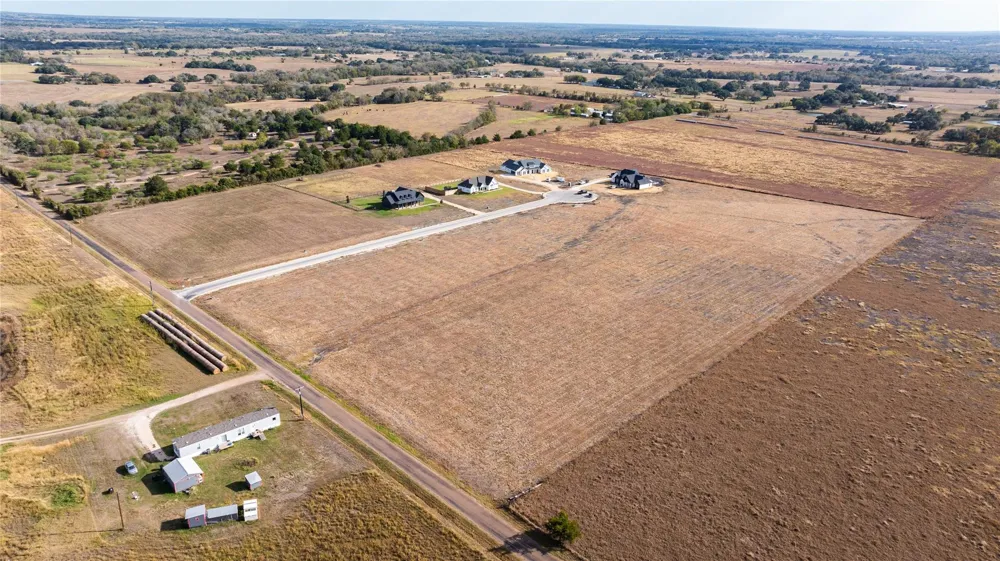 103 Country View Lane Schulenburg, TX 78956