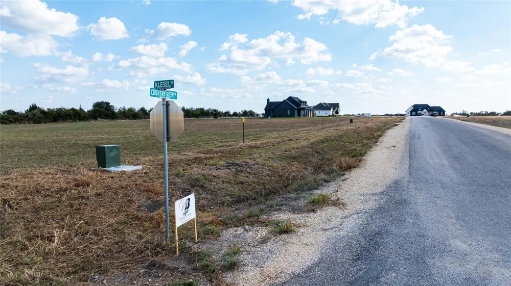 102 Country View Lane Schulenburg, TX 78956