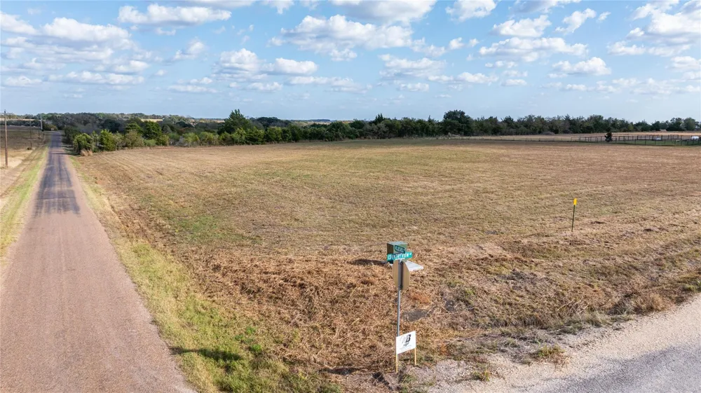 102 Country View Lane Schulenburg, TX 78956