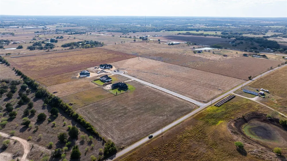 102 Country View Lane Schulenburg, TX 78956