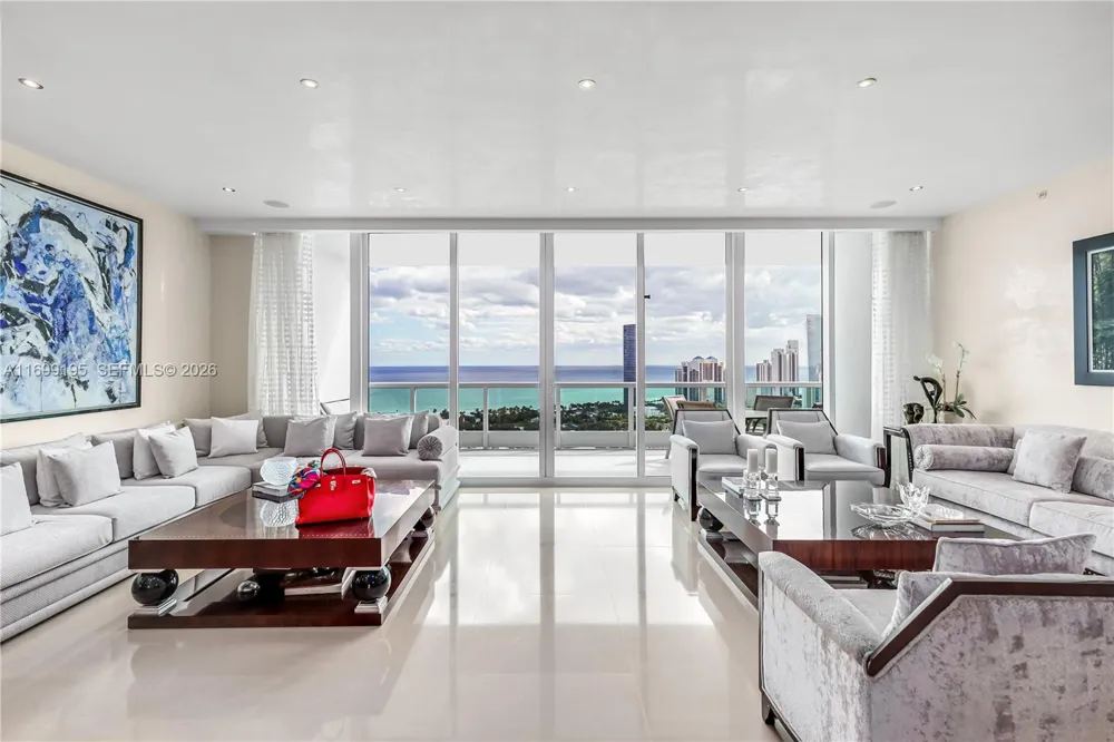 20155 NE 38th Ct #2903 Aventura, FL 33180