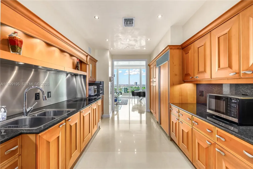 20155 NE 38th Ct #2903 Aventura, FL 33180