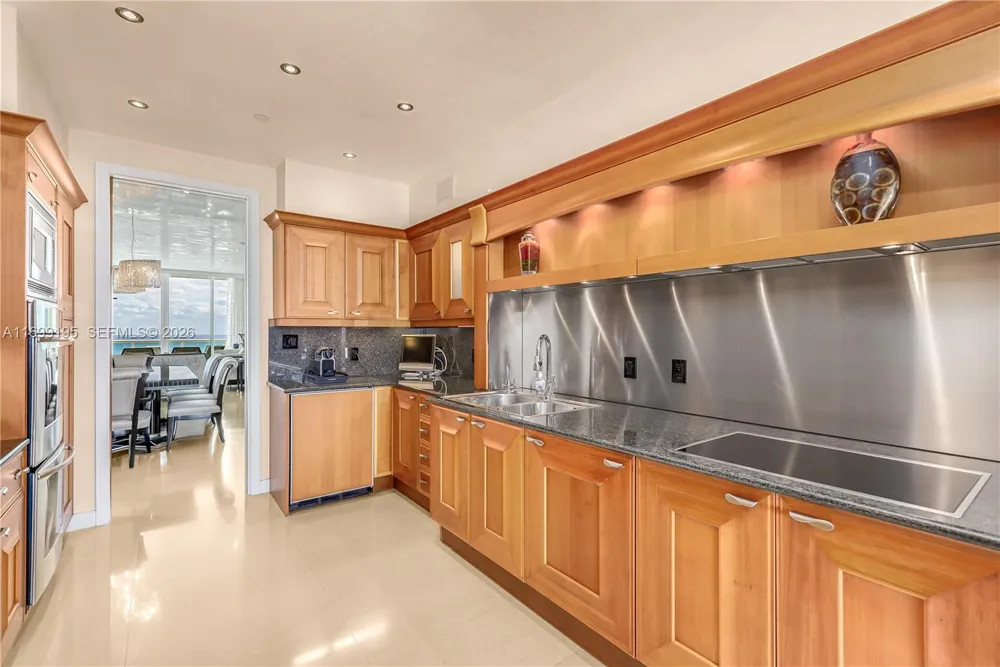 20155 NE 38th Ct #2903 Aventura, FL 33180
