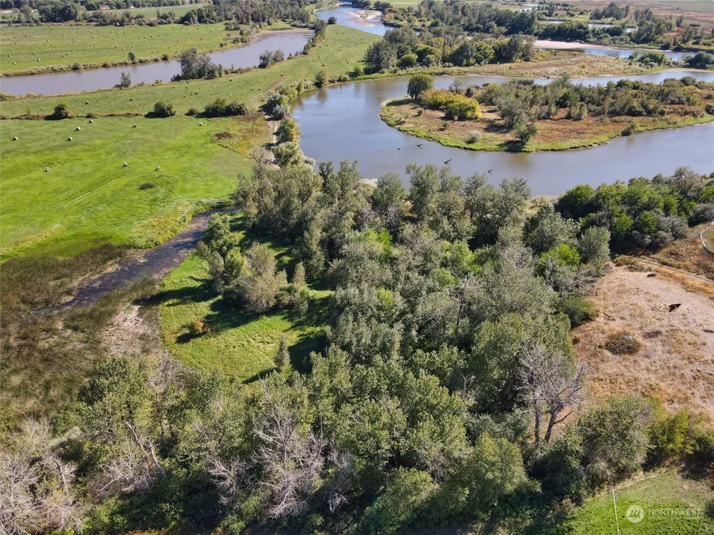 1640 Highway 7 Oroville, WA 98844