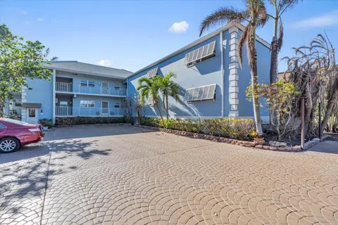 5621 GULF OF MEXICO DRIVE #102