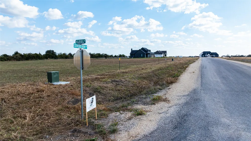 102 Country View Lane Schulenburg, TX 78956