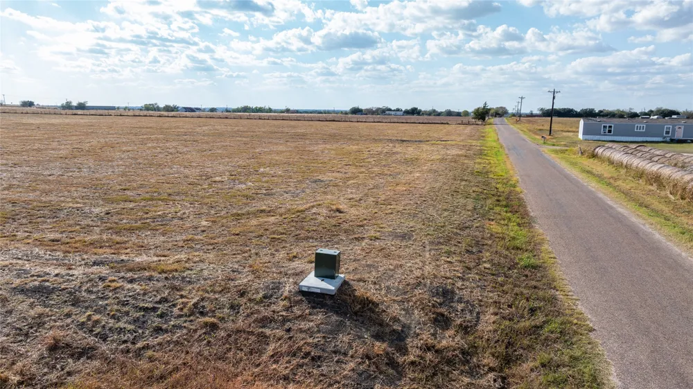 103 Country View Lane Schulenburg, TX 78956
