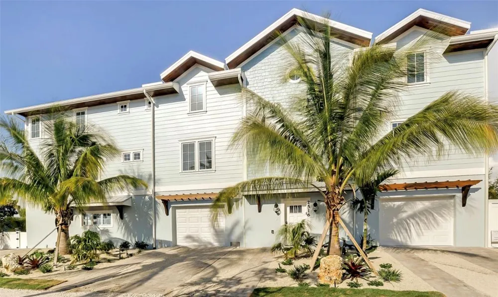 2516 AVENUE A Bradenton Beach, FL 34217