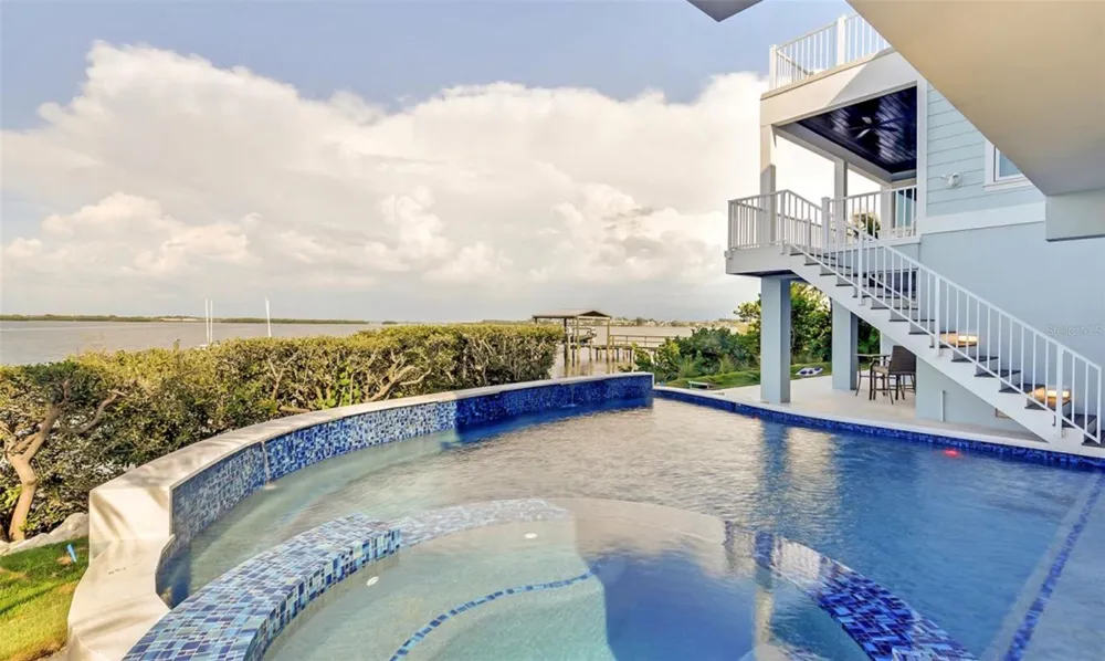 2516 AVENUE A Bradenton Beach, FL 34217