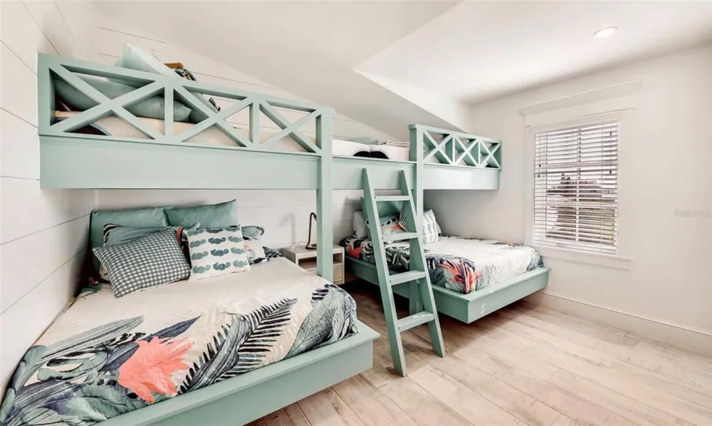 2516 AVENUE A Bradenton Beach, FL 34217