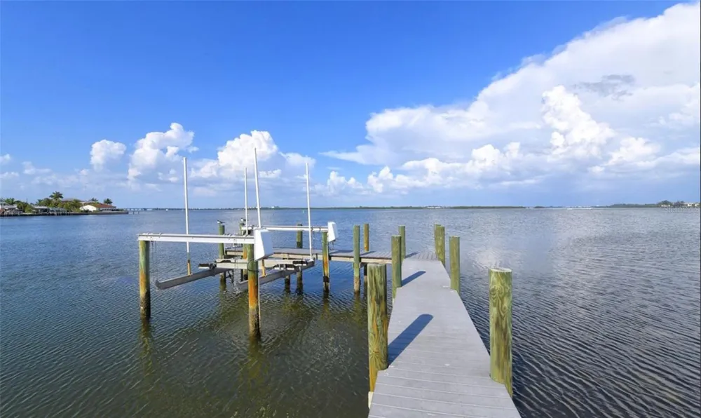2516 AVENUE A Bradenton Beach, FL 34217