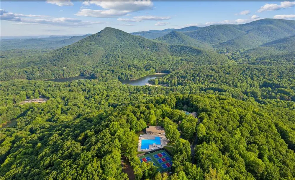 1323 Briar Vista Jasper, GA 30143