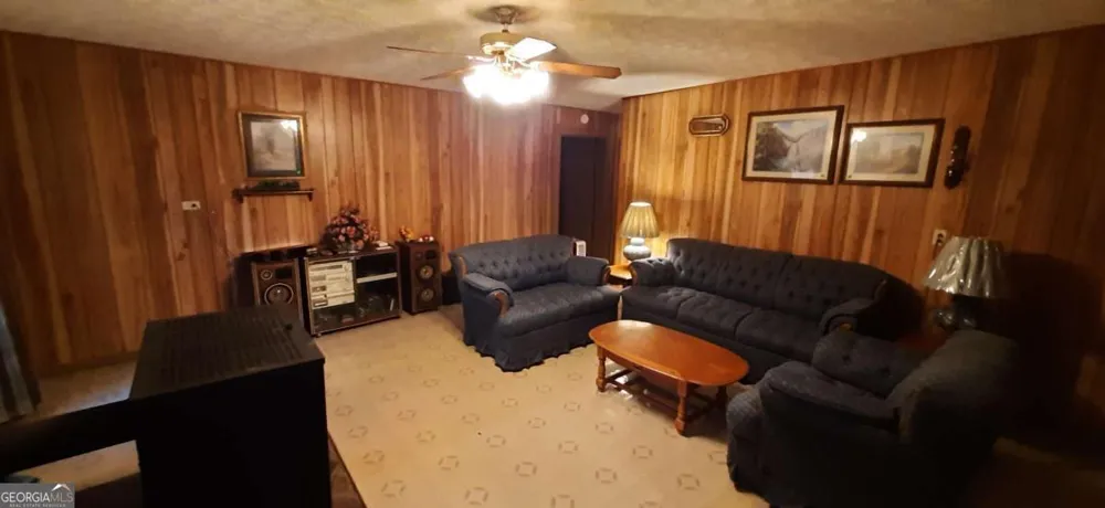 11953 Henderson Mountain RD Fairmount, GA 30139
