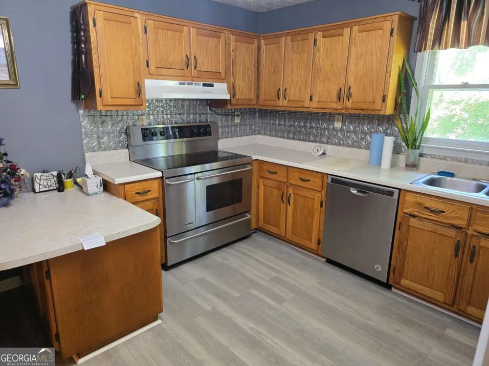 11953 Henderson Mountain RD Fairmount, GA 30139