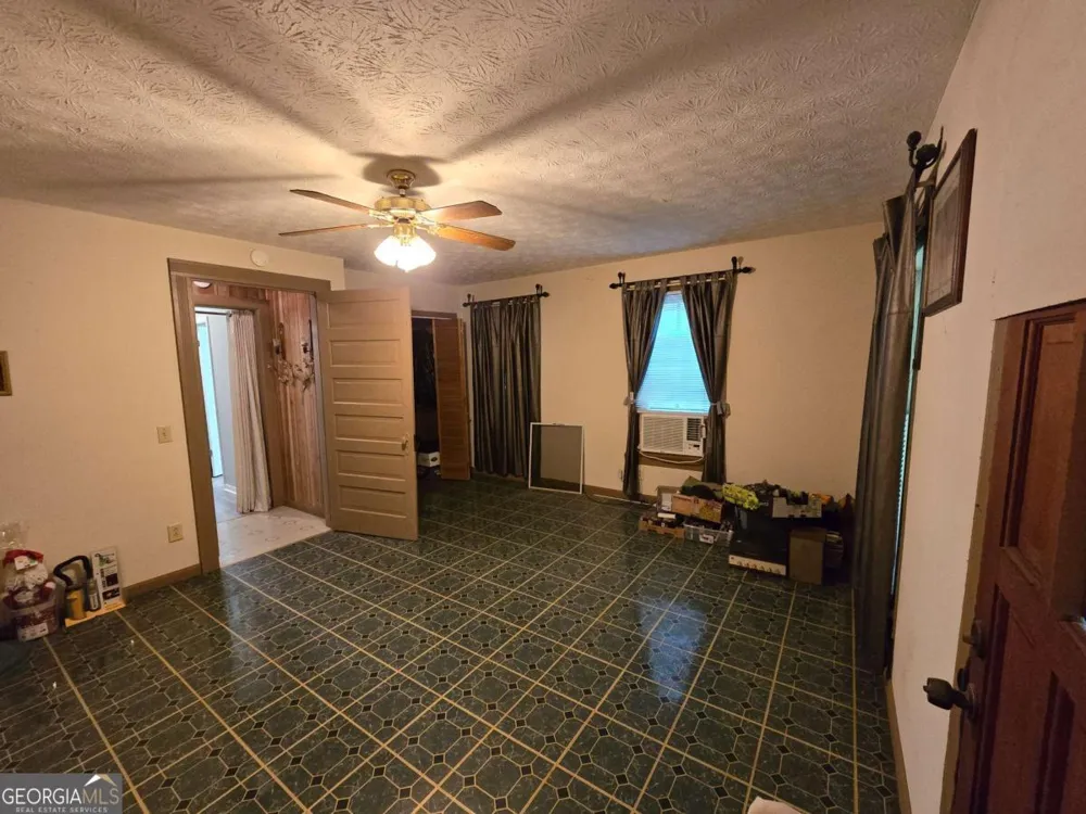 11953 Henderson Mountain RD Fairmount, GA 30139