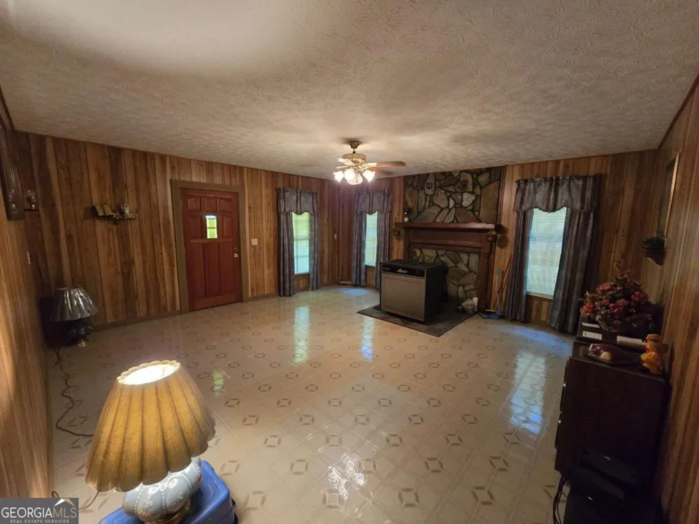 11953 Henderson Mountain RD Fairmount, GA 30139
