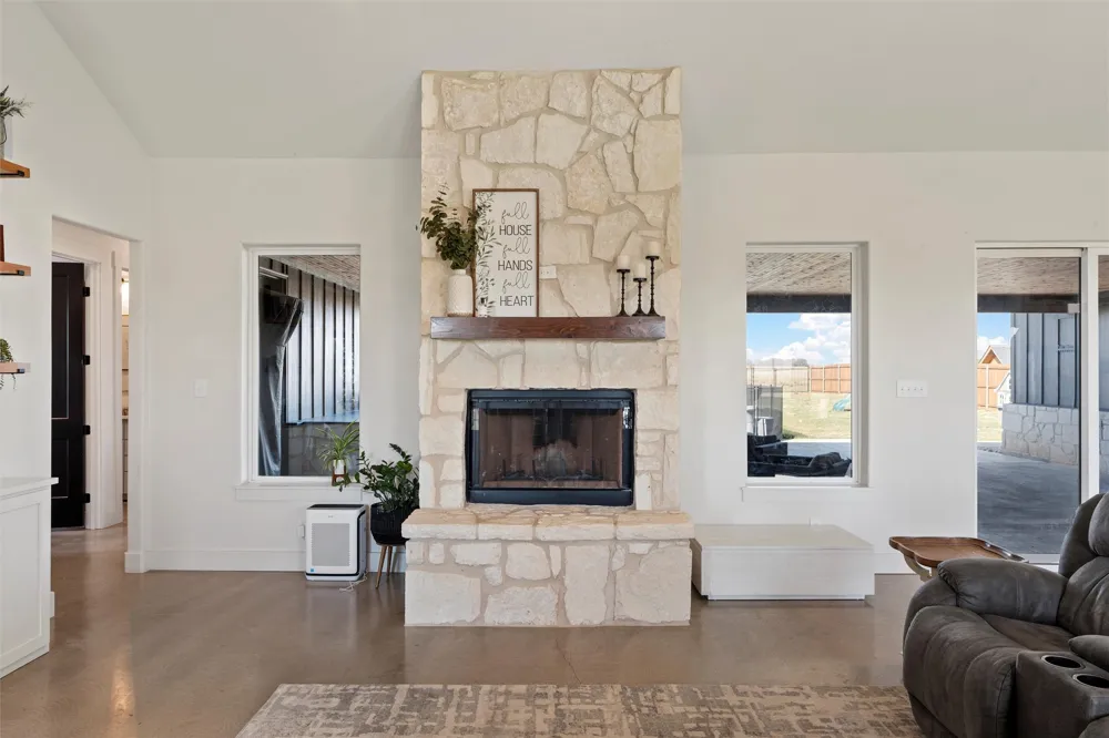 353 Willow Moon Ranch Road Crawford, TX 76638