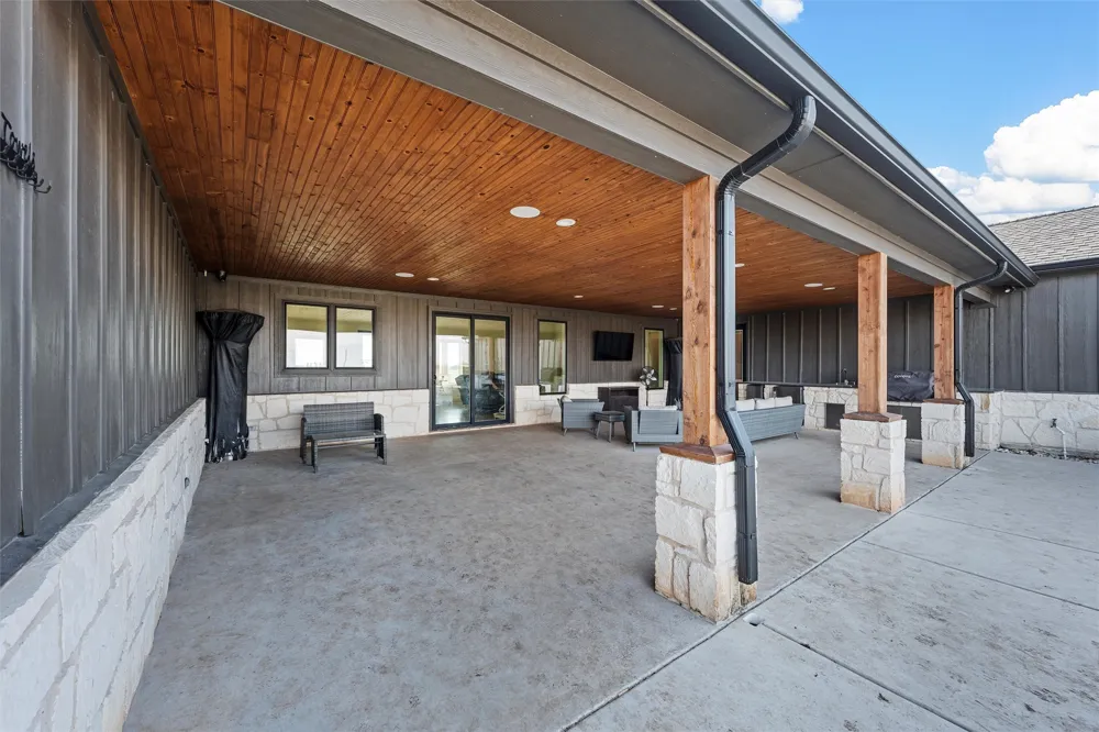 353 Willow Moon Ranch Road Crawford, TX 76638