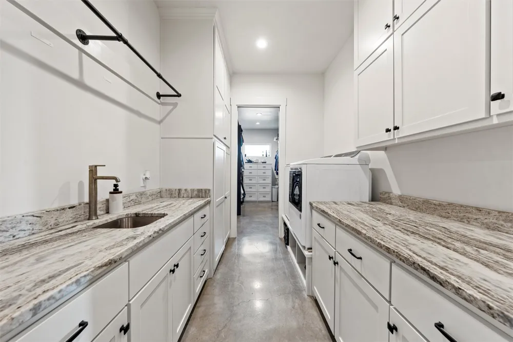 353 Willow Moon Ranch Road Crawford, TX 76638