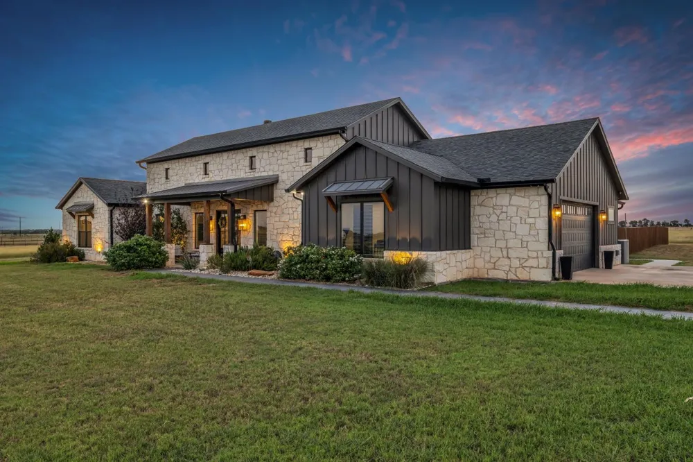 353 Willow Moon Ranch Road Crawford, TX 76638