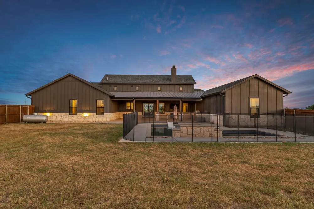 353 Willow Moon Ranch Road Crawford, TX 76638