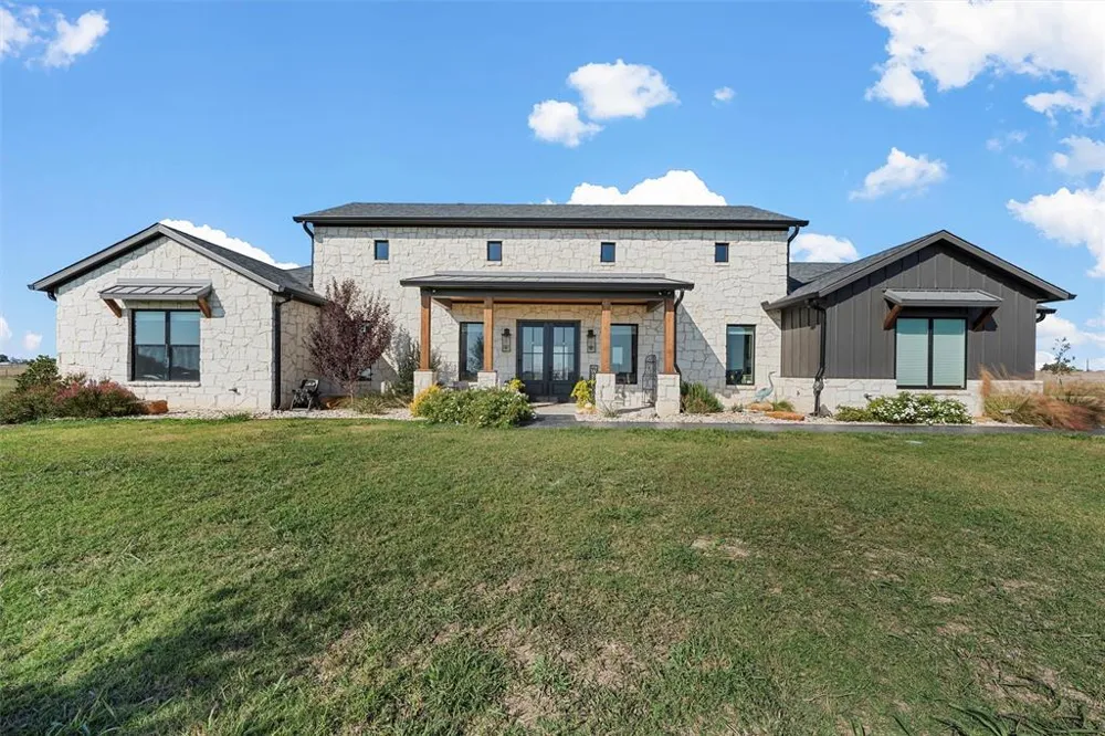 353 Willow Moon Ranch Road Crawford, TX 76638