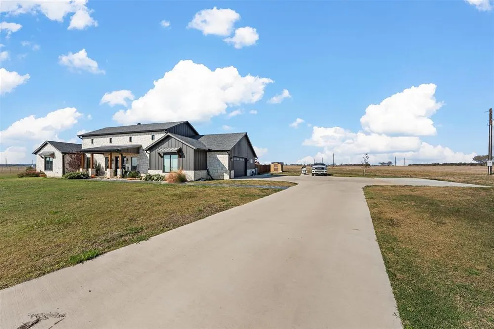 353 Willow Moon Ranch Road Crawford, TX 76638