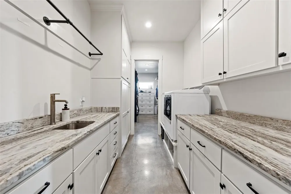 353 Willow Moon Ranch Road Crawford, TX 76638
