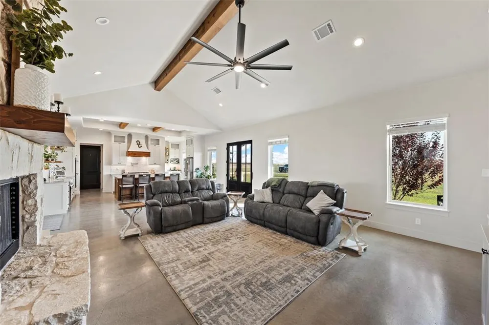 353 Willow Moon Ranch Road Crawford, TX 76638