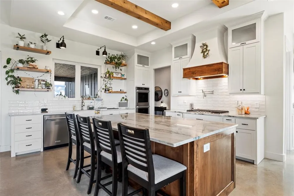 353 Willow Moon Ranch Road Crawford, TX 76638