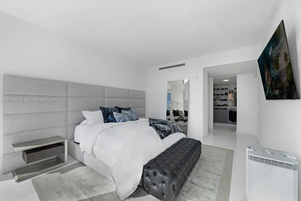 300 Biscayne Blvd Way #4703 Miami, FL 33131