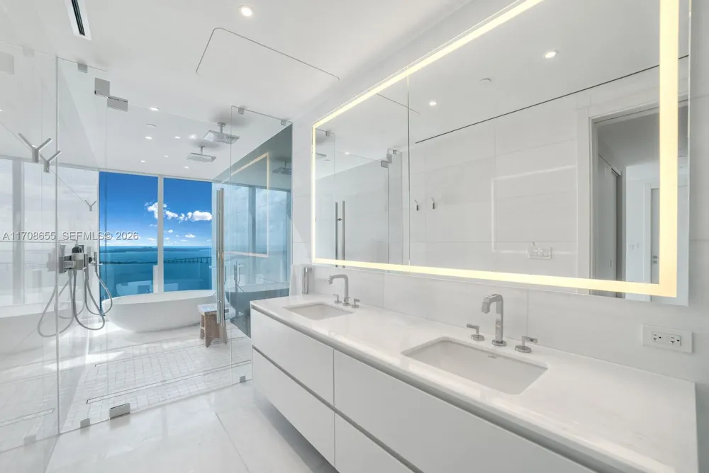 300 Biscayne Blvd Way #4703 Miami, FL 33131