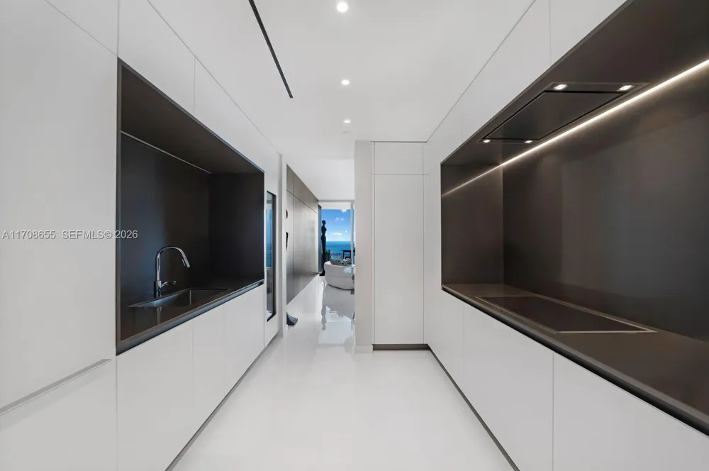 300 Biscayne Blvd Way #4703 Miami, FL 33131