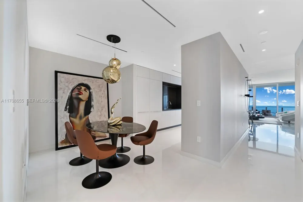 300 Biscayne Blvd Way #4703 Miami, FL 33131