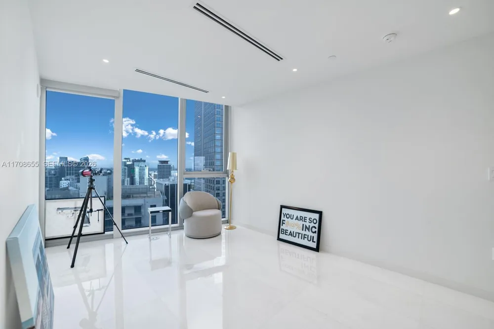 300 Biscayne Blvd Way #4703 Miami, FL 33131