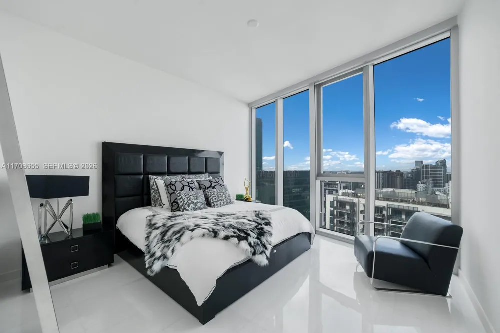 300 Biscayne Blvd Way #4703 Miami, FL 33131