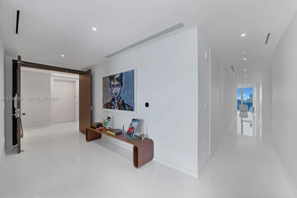 300 Biscayne Blvd Way #4703 Miami, FL 33131