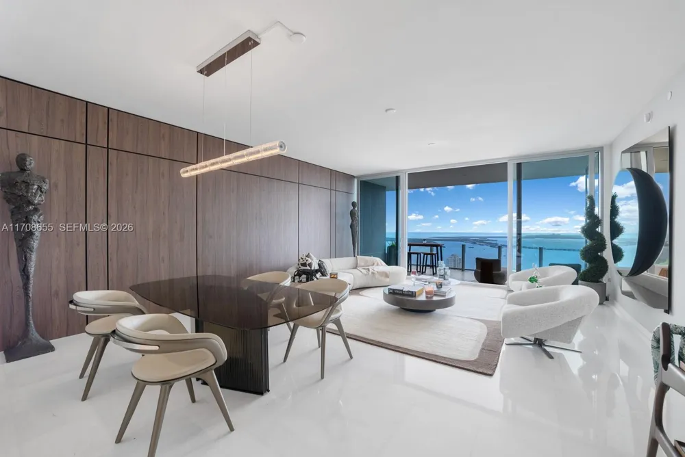 300 Biscayne Blvd Way #4703 Miami, FL 33131