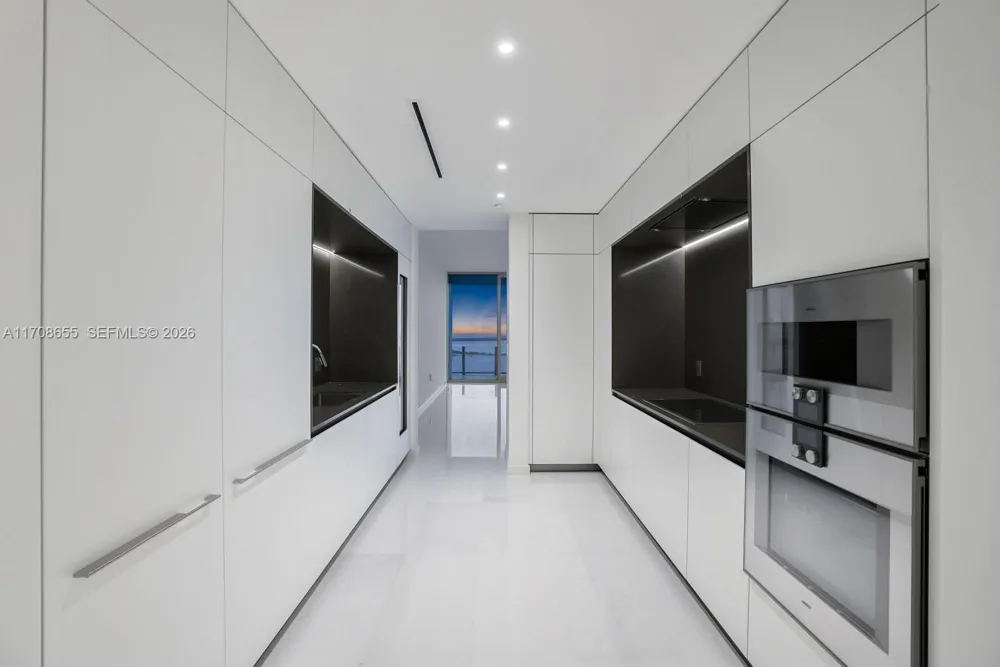 300 Biscayne Blvd Way #4703 Miami, FL 33131