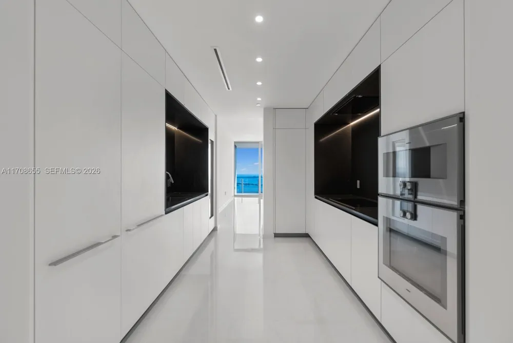 300 Biscayne Blvd Way #4703 Miami, FL 33131