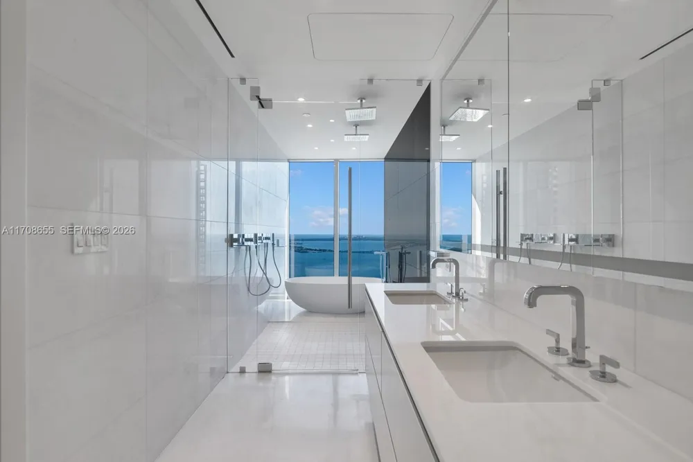 300 Biscayne Blvd Way #4703 Miami, FL 33131