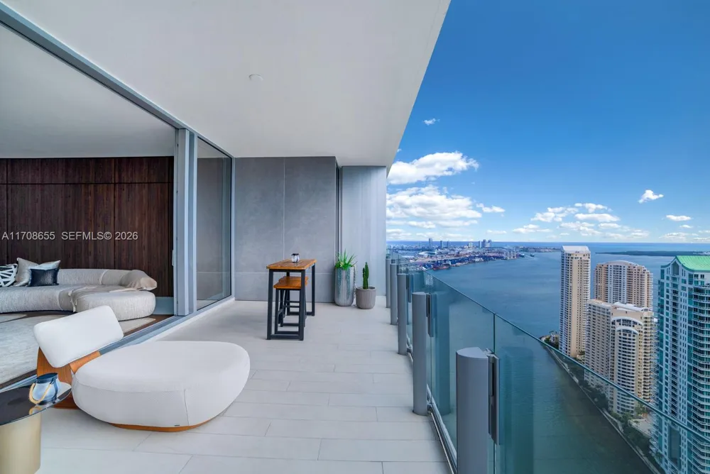 300 Biscayne Blvd Way #4703 Miami, FL 33131