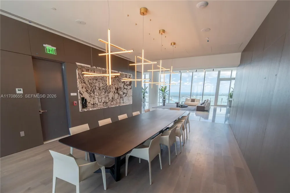 300 Biscayne Blvd Way #4703 Miami, FL 33131