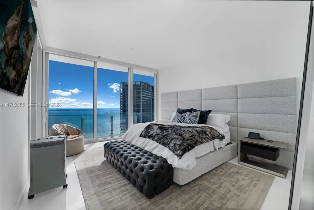 300 Biscayne Blvd Way #4703 Miami, FL 33131