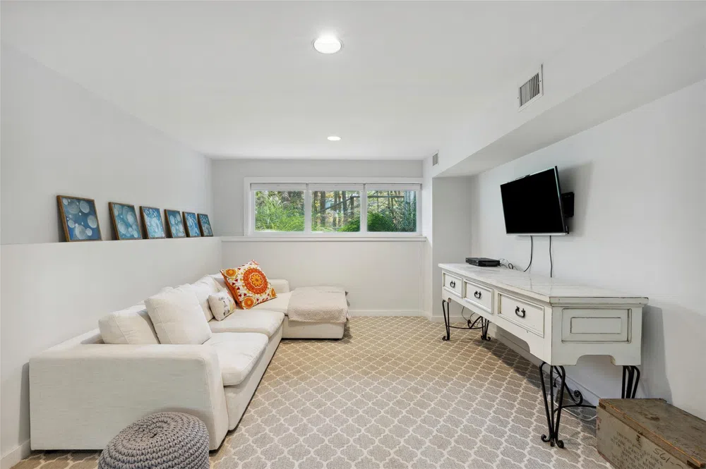6 Woodland Way Quogue, NY 11959