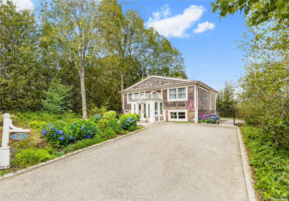 29 Missapoque Avenue Southampton, NY 11968