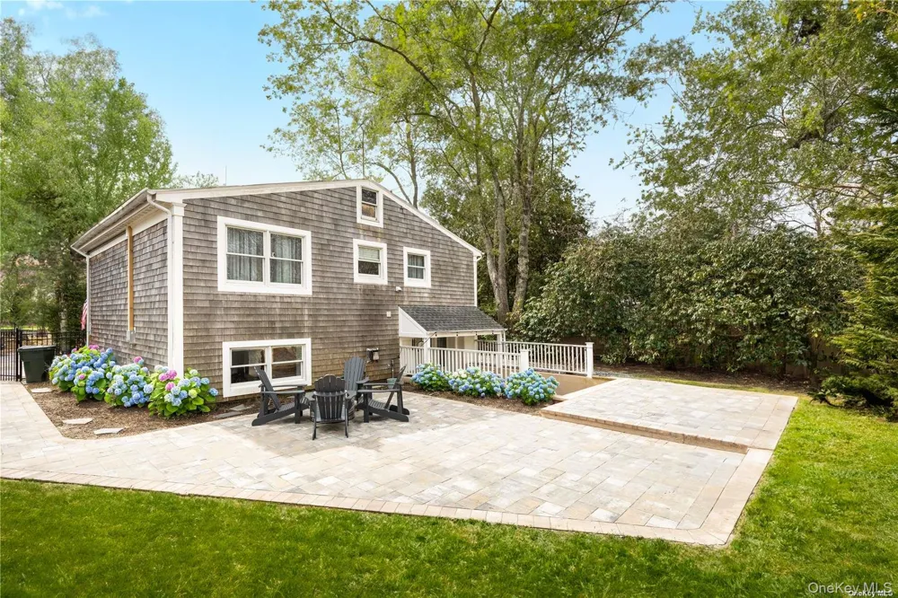 29 Missapoque Avenue Southampton, NY 11968