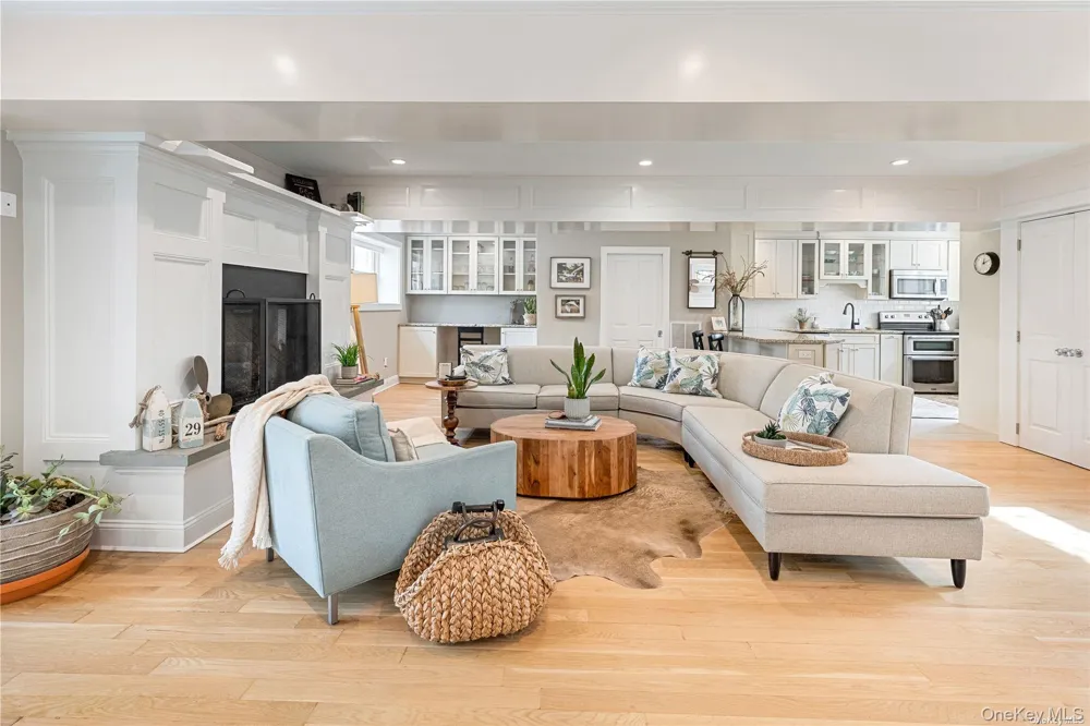 29 Missapoque Avenue Southampton, NY 11968