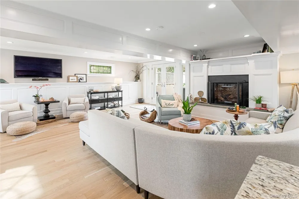 29 Missapoque Avenue Southampton, NY 11968