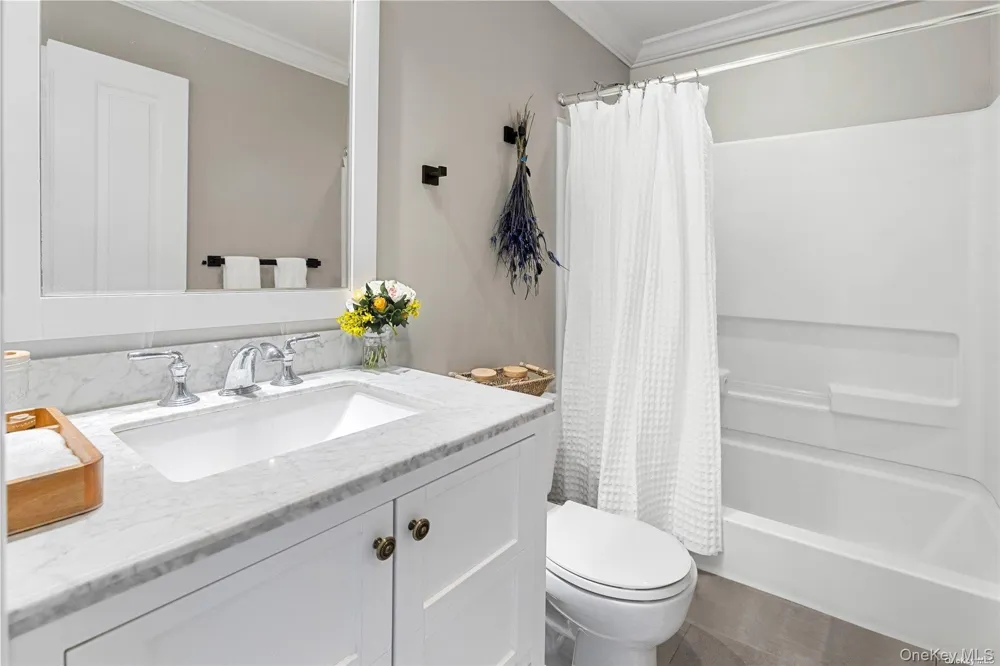 29 Missapoque Avenue Southampton, NY 11968